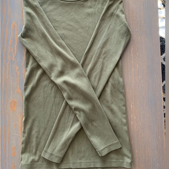 Tops - Essential Long Sleeve Crewneck Top - Olive Green